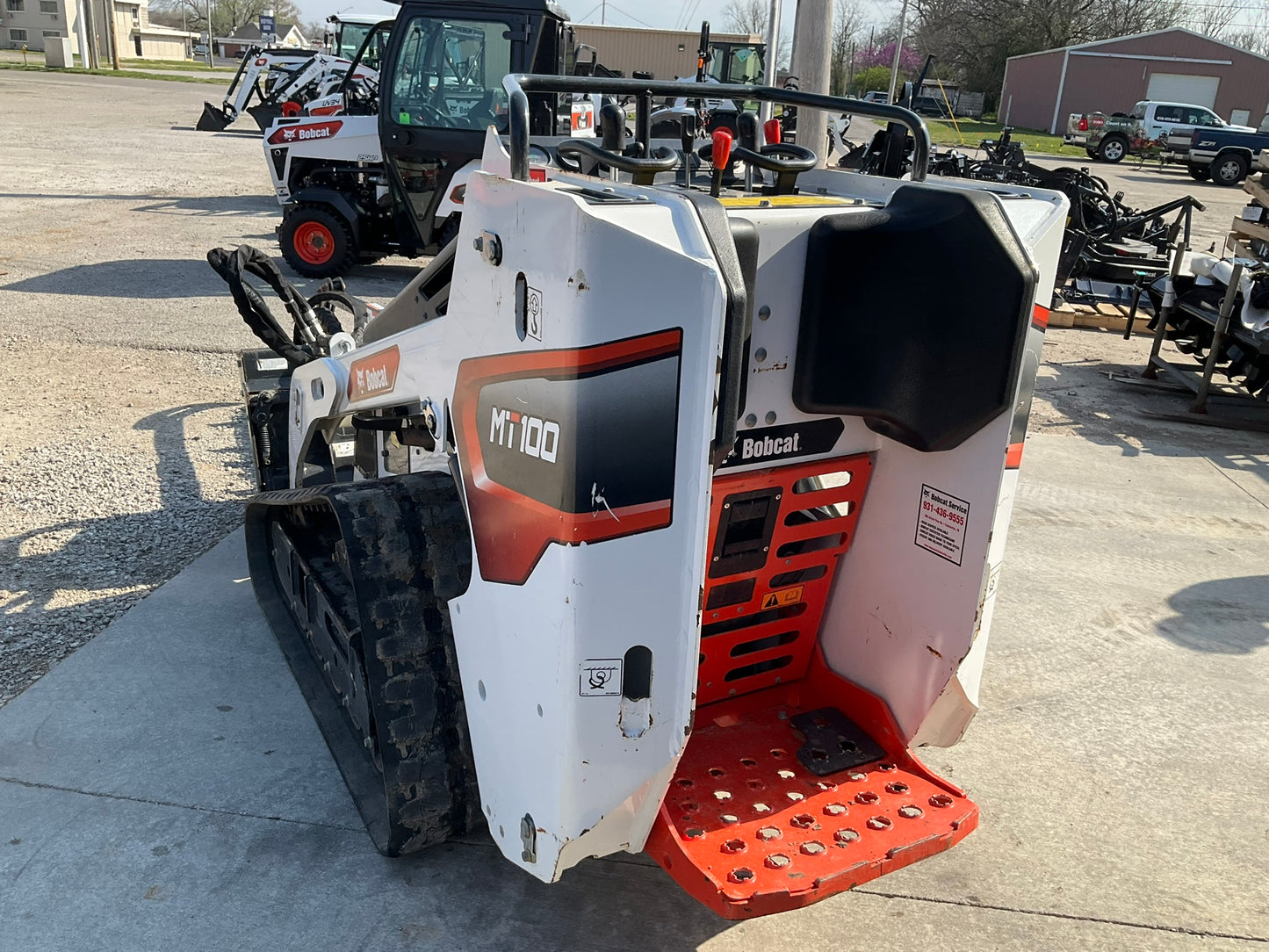 RNT-005 Bobcat MT100 Mini Skid w/ bucket