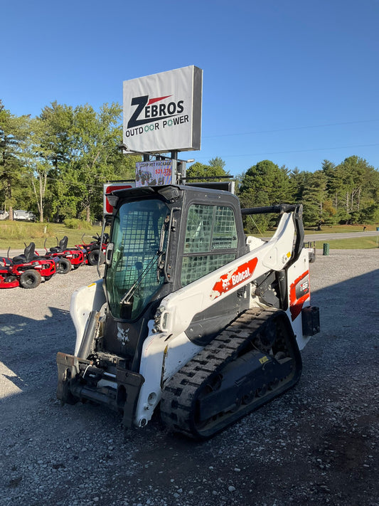 RNT-014 Bobcat Track Loader w/ bucket Enclosed Cab Rental