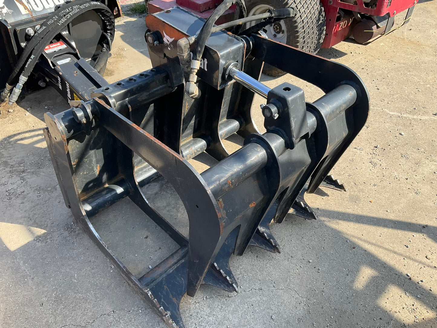 RNT-011 Bobcat MT 36" Grapple